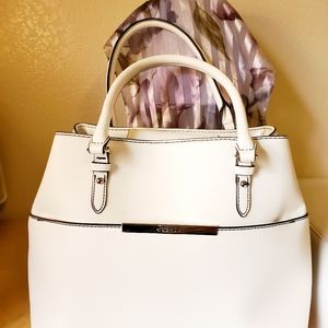 GUESS White carry bag